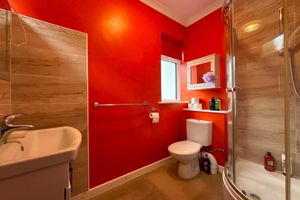 En-suite- click for photo gallery